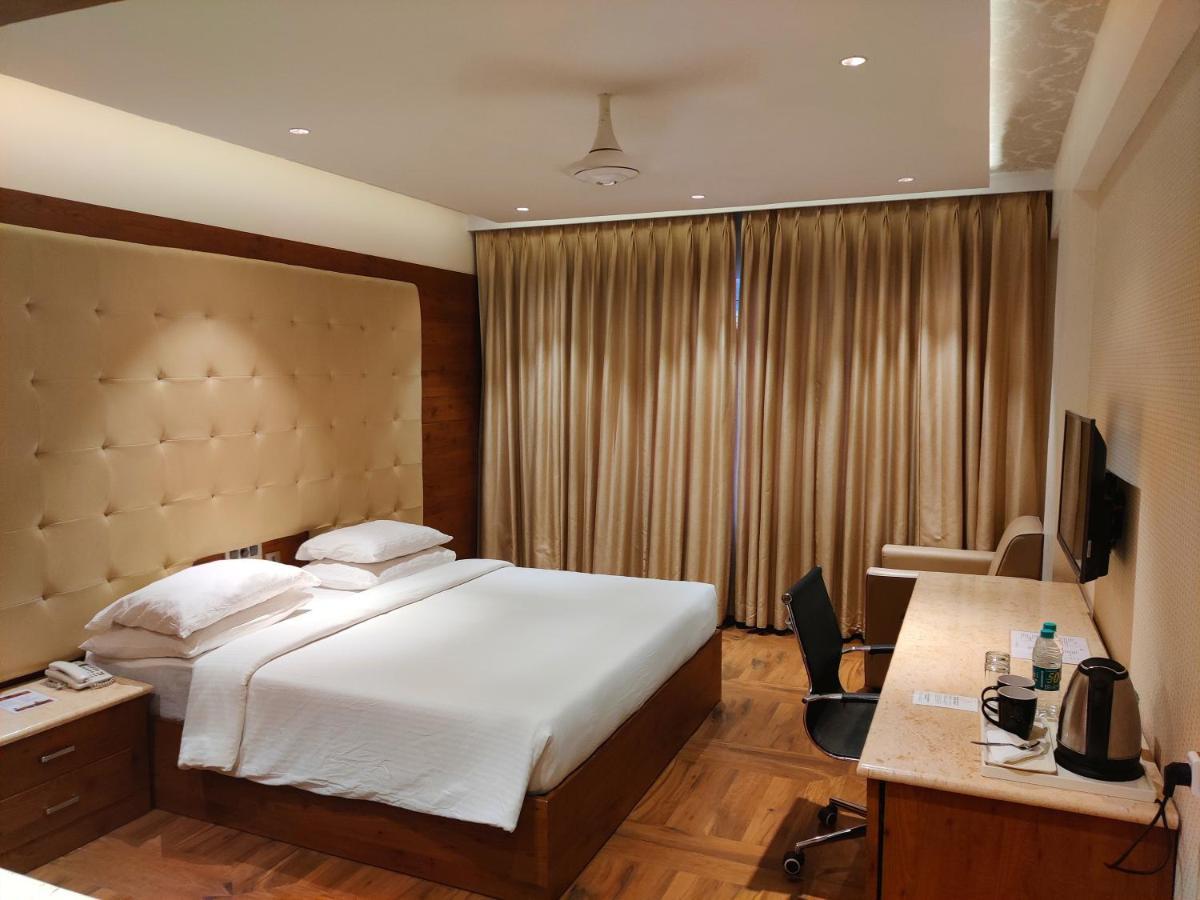 White Lotus Hotel Udupi Extérieur photo